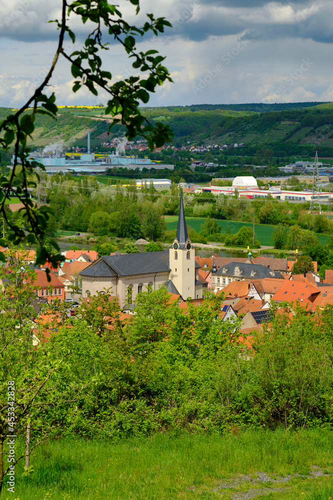Blick auf die Gemeinde Eltmann im Steigerwald und die Mainebene, Landkreis Hassberge, Unterfranken, Franken, Bayern, Deutschland
