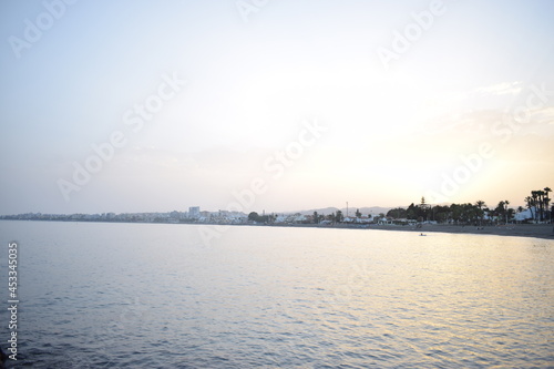 PLAYA RESPLANDECIENTE