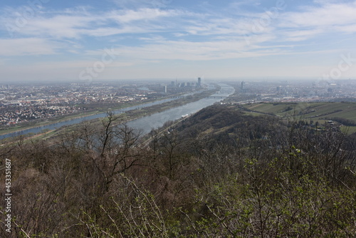 Blick auf Wien vom Leopoldsberg, Österreich, 31.03.2016 photo