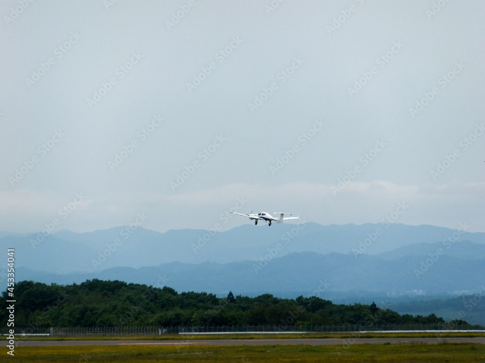 Obraz premium 離陸する飛行機