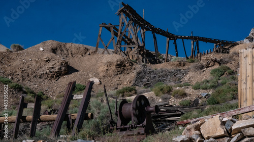 Φωτογραφία Old Mine train track from old ghost town Cerro Gordo