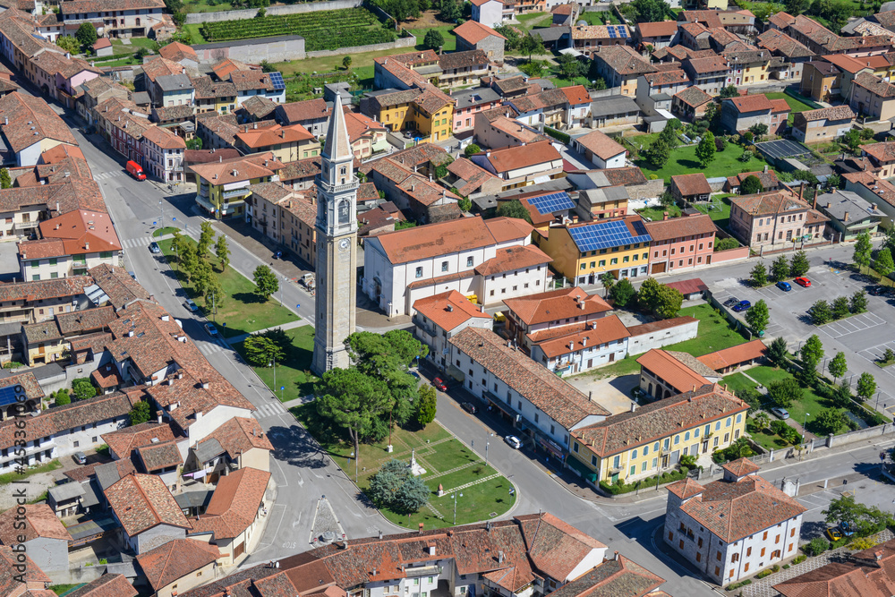 Fotografía aérea de un paisaje urbano en la comunidad de Codroipo en la región italiana de Friuli-Venezia-Giulia