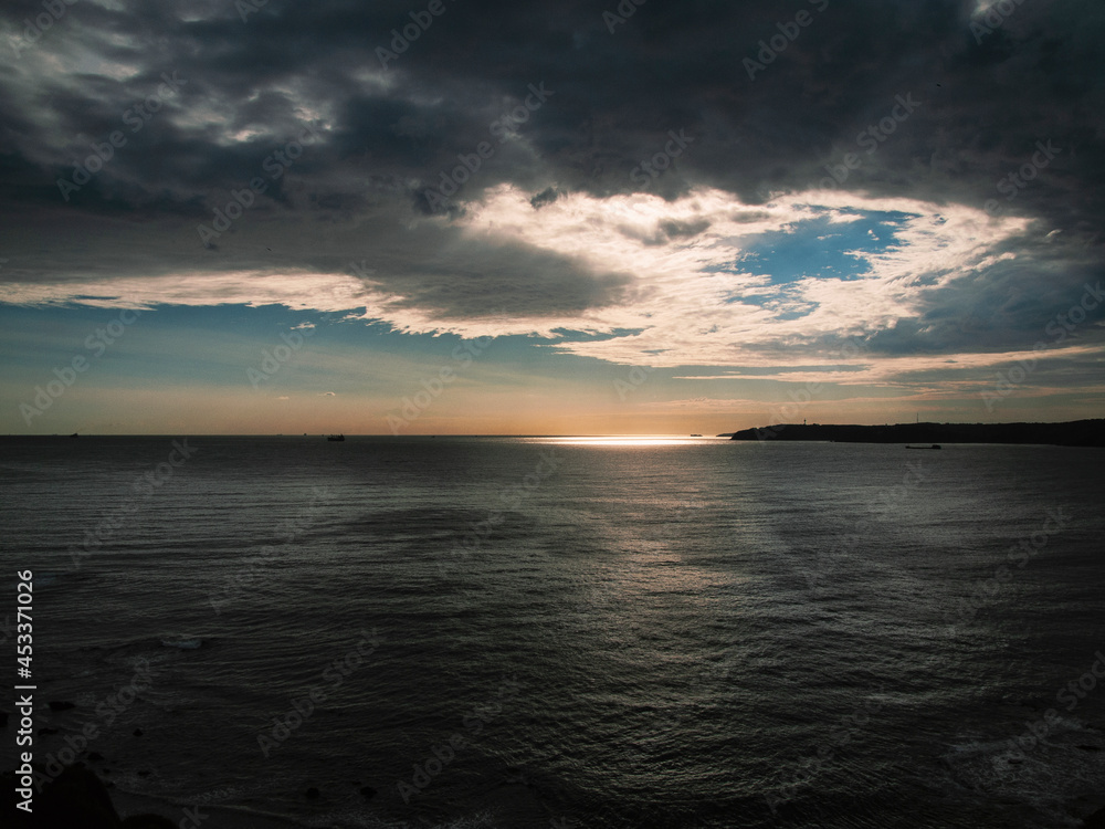 Obraz premium sunset over the sea
