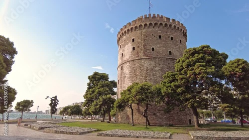 White Tower of Thessaloniki city, on a sunny summer day, 4K video