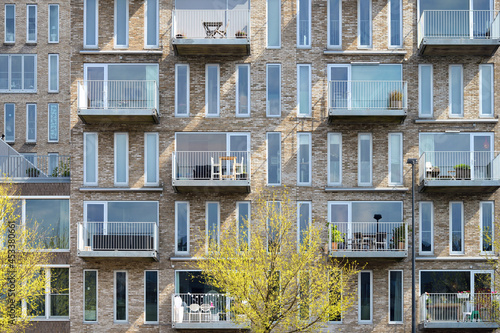 Photographie Facade of a modern residential building with balconies