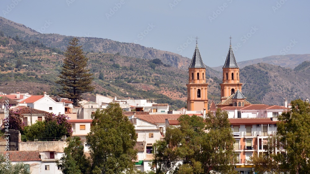 Vista de Órgiva en la Alpujarra de Granada, España