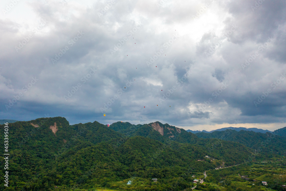 台湾の九份、十份などの観光名所をドローンで空から撮影した空撮写真 Aerial photos of Jiufen, Jeofen and other tourist spots in Taiwan taken from the sky by drone.