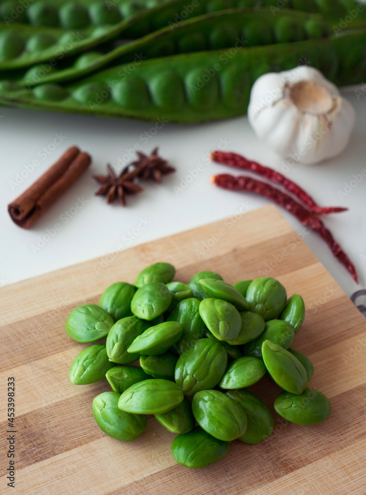 Stinky Bean, Petai
Can help us keep our bodies healthy, It can also help treat or prevent many diseases, common delicacy in Southeast Asia, street food Stinky Bean, Petai
Can help us keep our bodies healthy, It can also help treat or prevent many diseases, common delicacy in Southeast Asia, street food