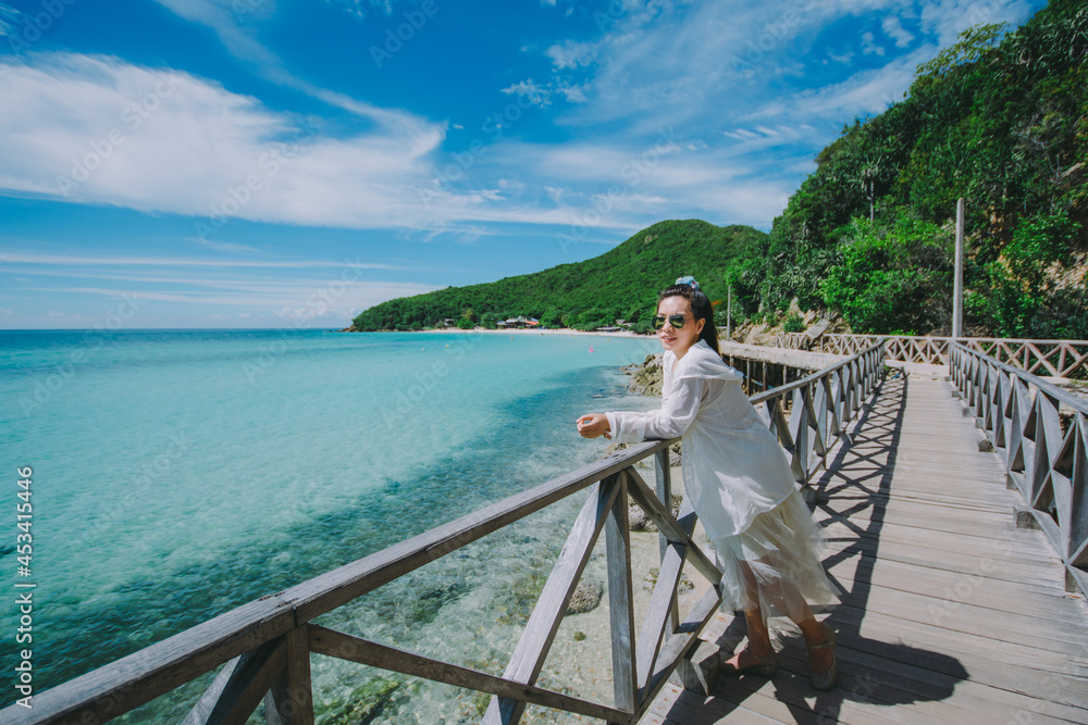 Travel to take photos on vacation at the sea. Travel to take photos on vacation at the sea.