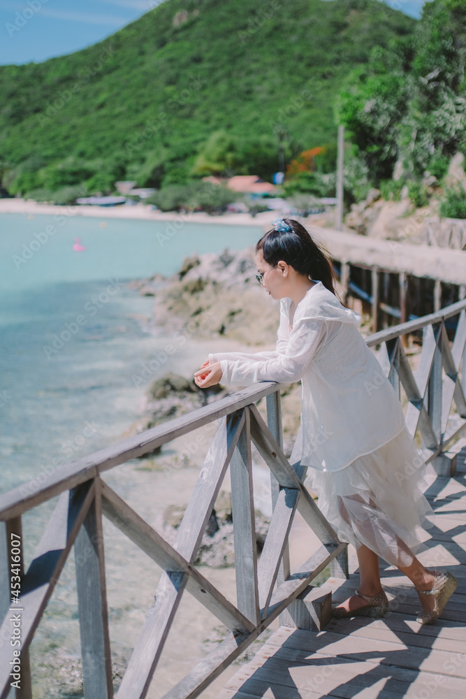 Travel to take photos on vacation at the sea. Travel to take photos on vacation at the sea.