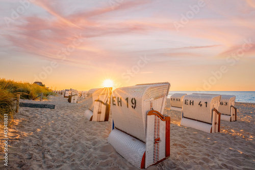 Fototapeta Naklejka Na Ścianę i Meble -  Sonnenuntergang an der Ostsee, Ostseebad Kühlungsborn, Mecklenburg-Vorpommern, Deutschlan