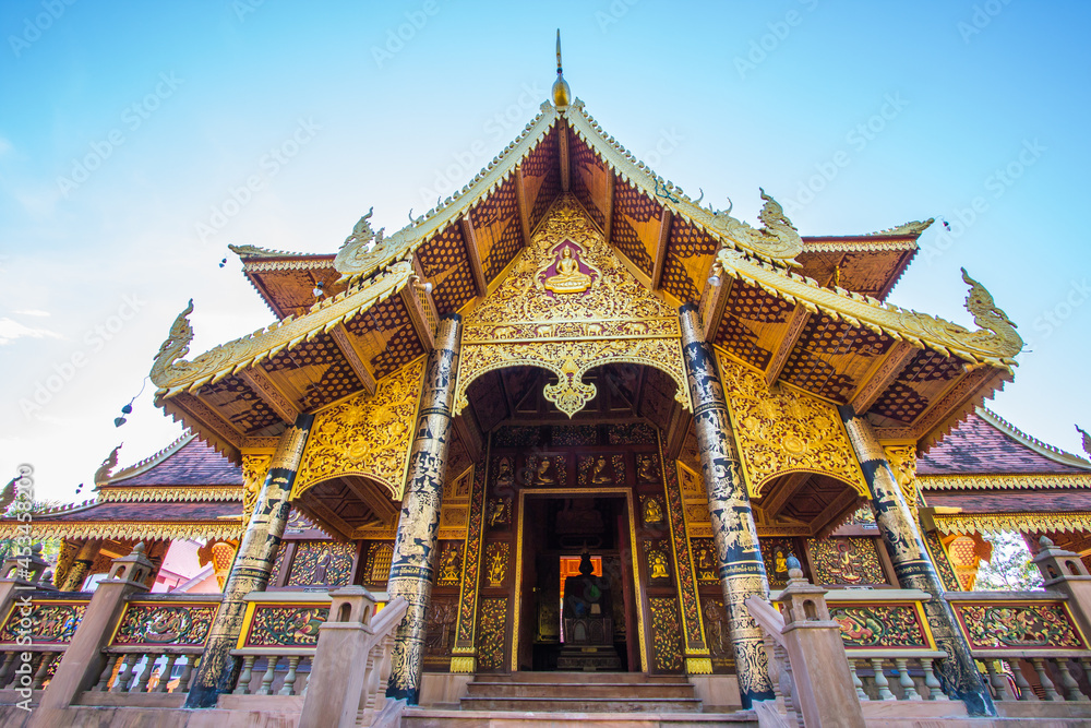 Fototapeta premium Beautiful Thai temple culture in harmony with nature.
