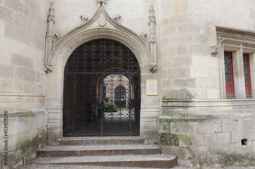 Immeuble typique  vue de l exterieur  ville de Poitiers  departement de la Vienne  France
