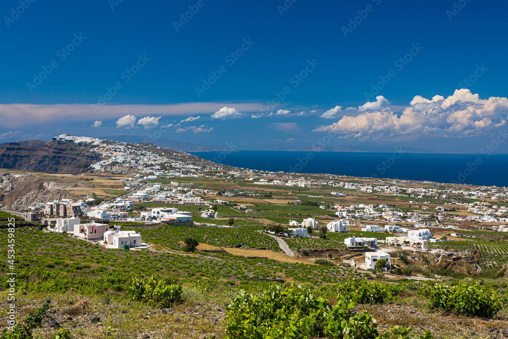 ギリシャ　サントリーニ島の丘から見る島全体の景色