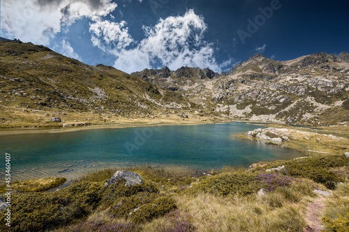 Fototapeta Naklejka Na Ścianę i Meble -  Etang du Siscar, Ariège, Pyrénées - Beautiful lake, french pyrenean landscape