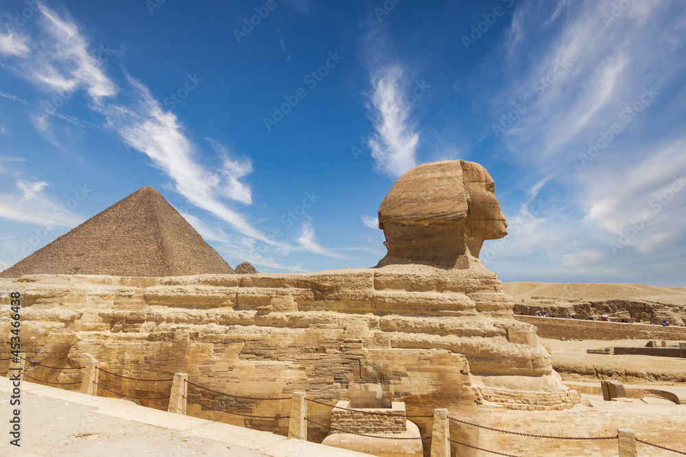Panoramic view of the Sphinx and the Great Pyramid of Giza - Egypt ...