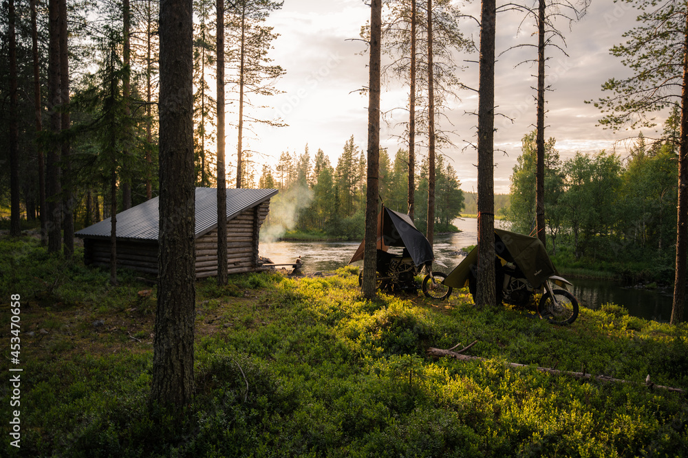 wunderschöne reise mit den motorrädern und hängematten durch schwedens natur. wunderschöne reise mit den motorrädern und hängematten durch schwedens natur.