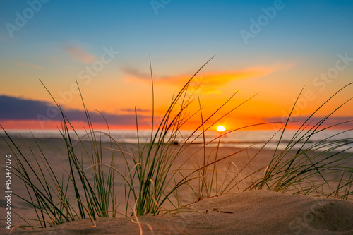 Sonnenuntergang an der Ostsee in K  hlungsborn  Mecklenburg-Vorpommern  Deutschland