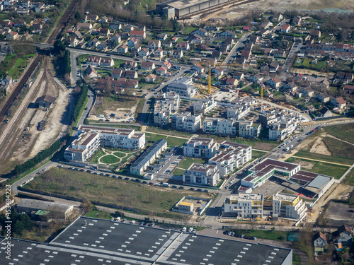 vue aérienne d'un lotissement en construction à Issou dans les Yvelines en France