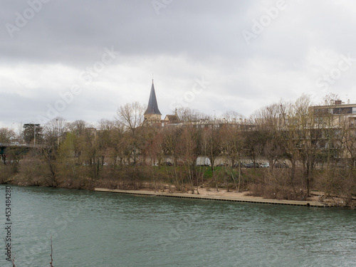 bord de Seine à Chatou près de Paris photo