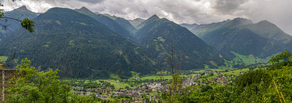 Blick von der Burgruine Rabenstein (Virgen) über das  Virgentals  zu den Bergen der Lasörlinggruppe