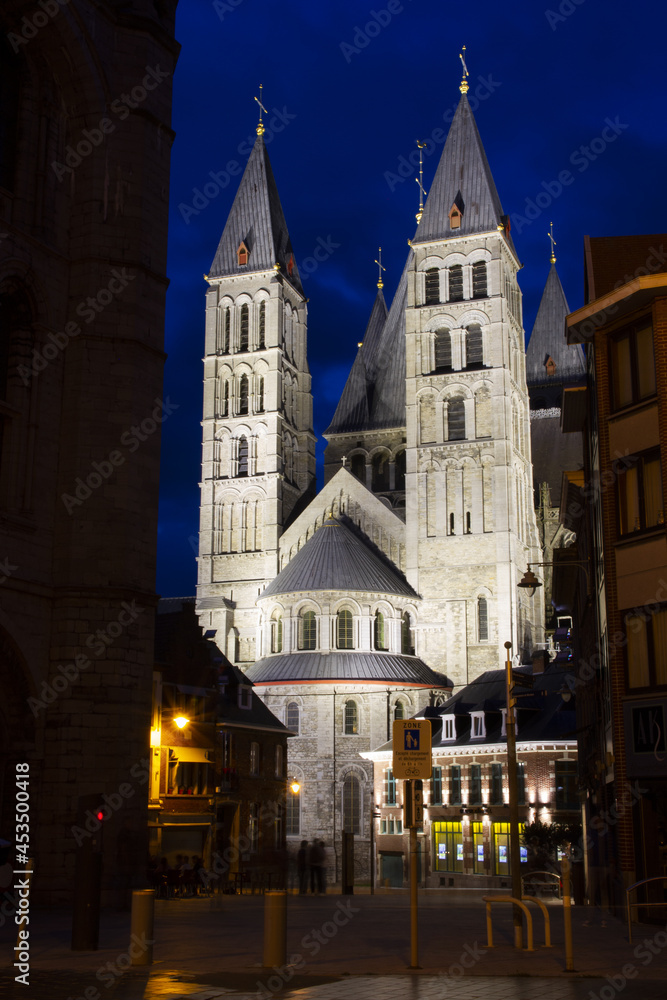 Notre Dame de Tournai (aussi appelée Cathédrale des 5 clochers), Tournai, Belgique.