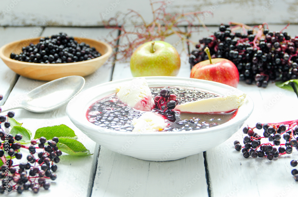 Schwarzer Holunder Holundersuppe Suppe hausgemacht selber machen ...