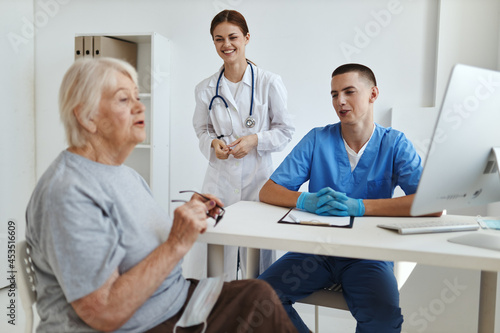 the patient communicates with the nurse in the doctor s office diagnostics