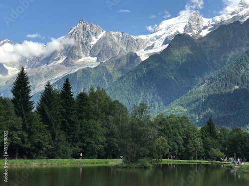Vista de las montañas en los Alpes de Francia