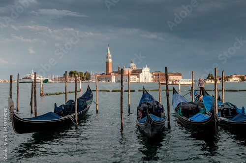 Condolas in Venice © Visions-AD