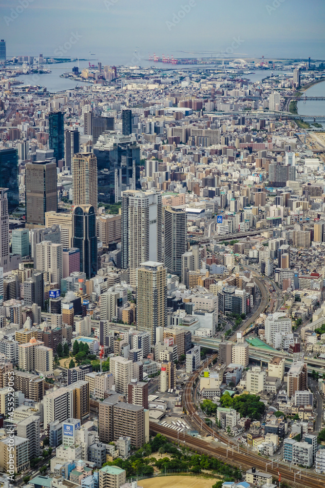 上空から見た大阪の町並み