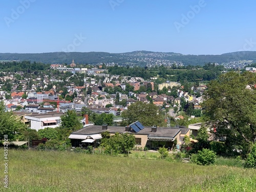 Panorama auf die Stadt Adliswil und Kilchberg im Kanton Zürich - Schweiz photo