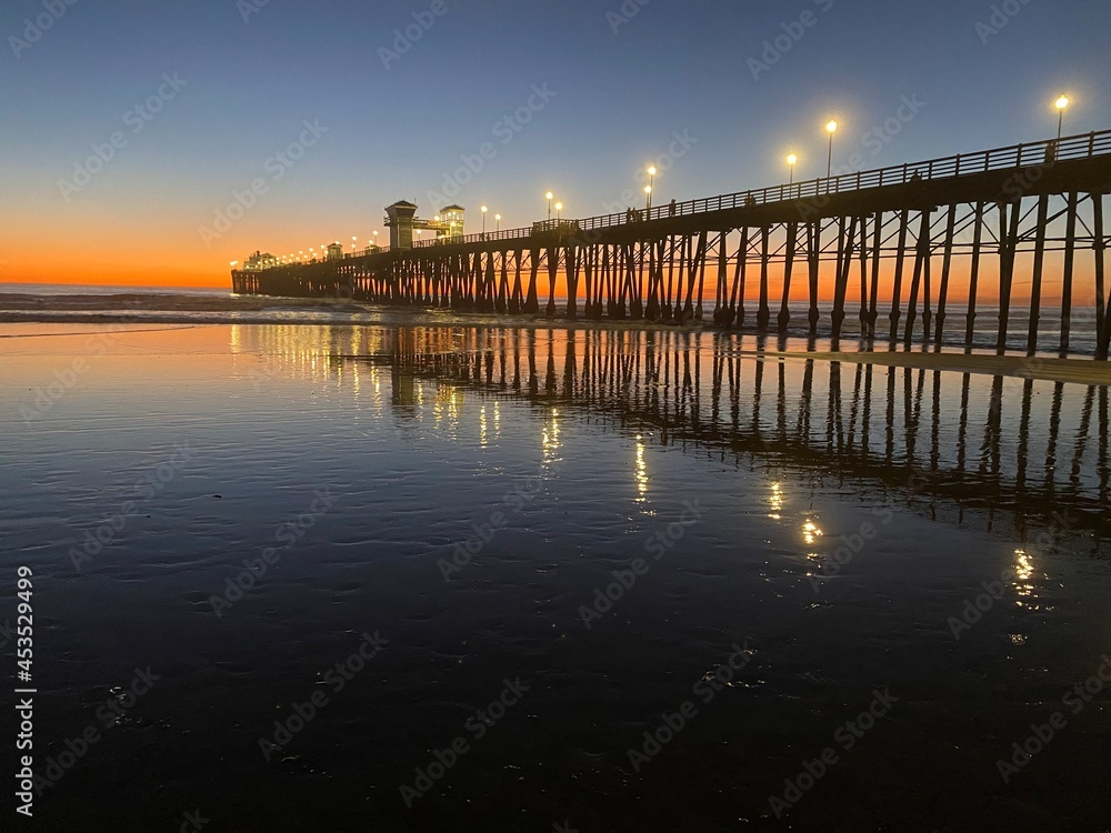 Fototapeta premium pier at night