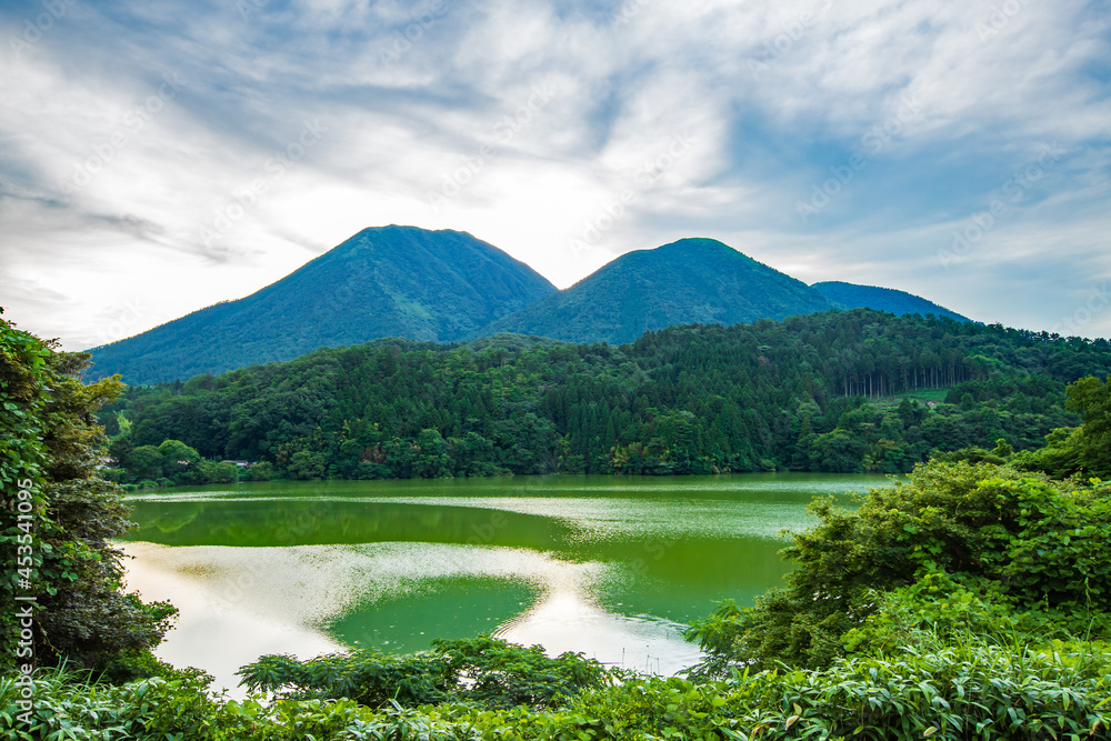 島根県　 浮布池展望台から望む三瓶山