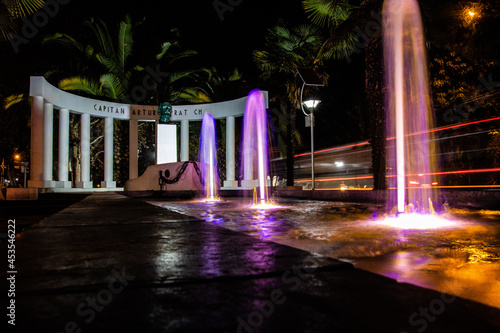 Luces de colores estatua Arturo Prat, Buin, Chile photo