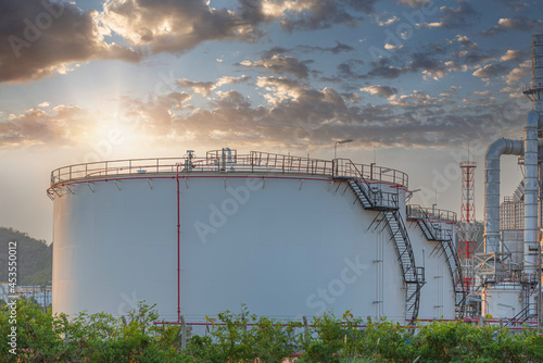 Oil refining export business