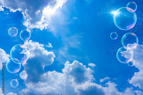 太陽の日差しと青空と雲とシャボン玉の背景素材_d_12