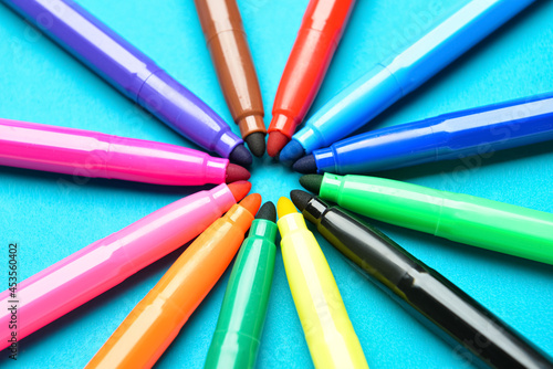 Tableau sur toile Colorful markers on color background