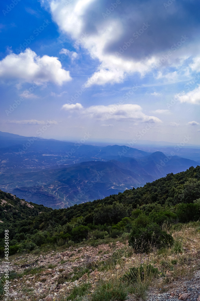 Obraz premium モンセラットの奇岩山(スペイン・バルセロナ)