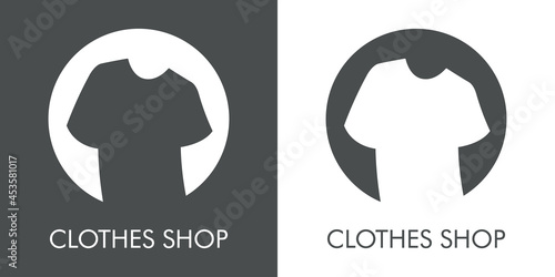 Logotipo con texto Clothes Shop con silueta de camiseta con forma de arco en círculo en fondo gris y fondo banco