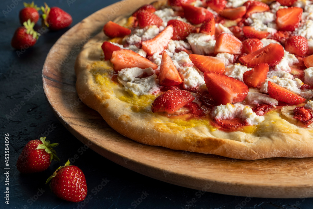 Strawberry and banana pizza with ricotta cheese and mango sauce. Strawberry and banana pizza with ricotta cheese and mango sauce.