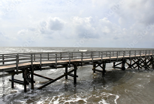 Holzsteg am Strand von Sankt Peter-Ording