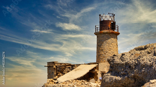 Obraz na płótnie The ruins of the Agios Ioannis lighthouse / Aforesmenos lighthouse w salonie