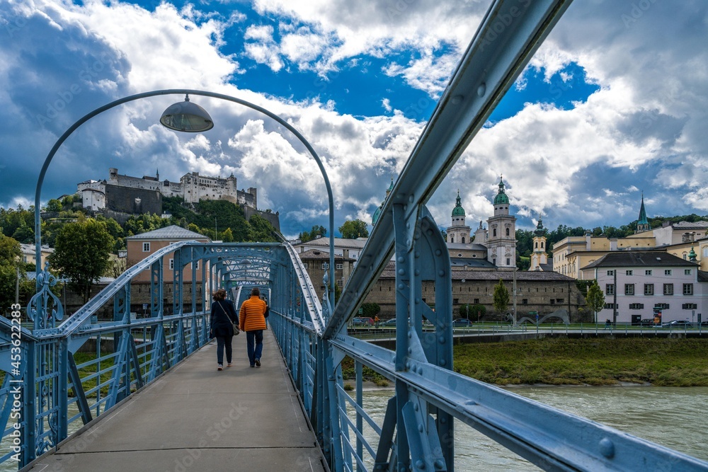 Mozartsteg bridge over the river Salzach in Salzburg Stock Photo