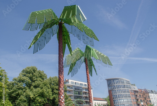 Die sich im Antonipark befindlichen Palmen aus Metall dienen als Titelgeber der Kollaboalben des Hamburger Künstlers Bonez MC 