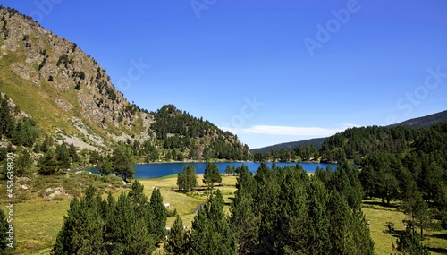 Ariège lac de montagne paysage nature - étang de Laurenti - tourisme voyage aventure