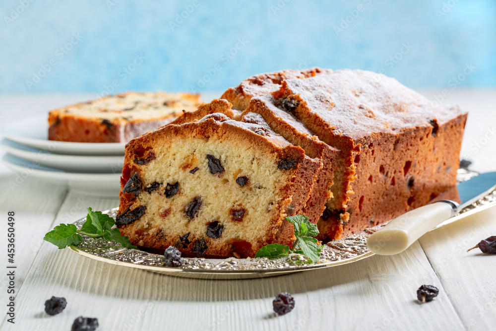 Fotografie Homemade fruit cake with raisins.