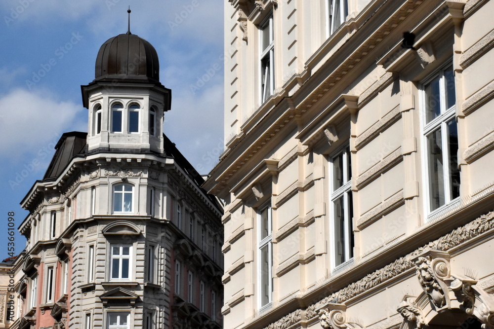 Altbau mit Türmchen in Hamburg