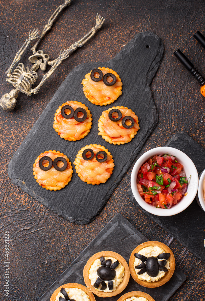 Halloween scary mini mummy pizza Halloween scary mini mummy pizza