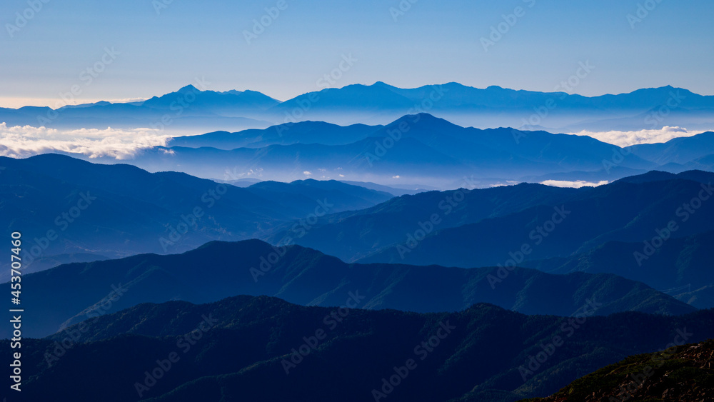 連なる山々　乗鞍岳より